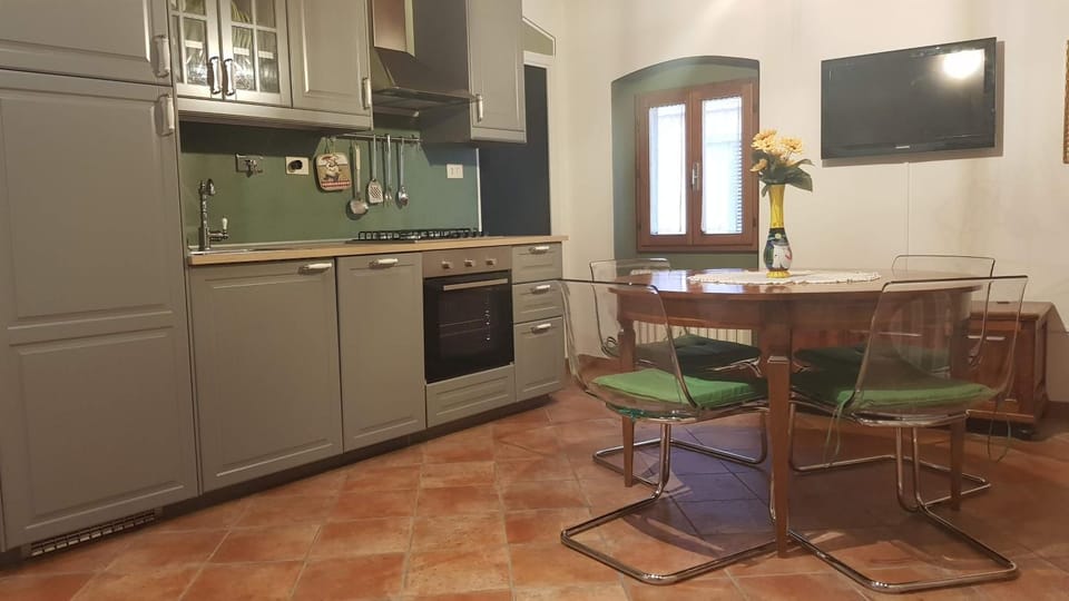 Kitchen or kitchenette, Living room, Seating area, Dining area, dishwasher, oven, stove