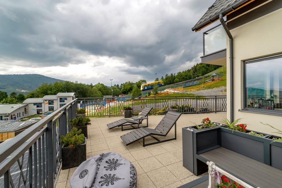 Garden, Balcony/Terrace, Seating area, Mountain view