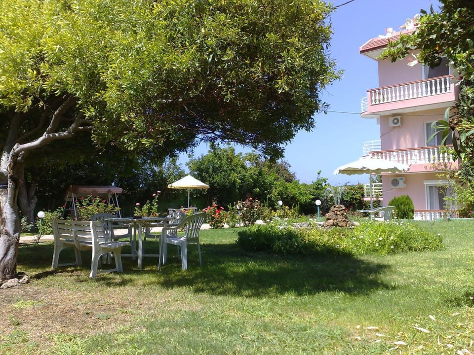 Property building, Day, Natural landscape, Garden, Garden view