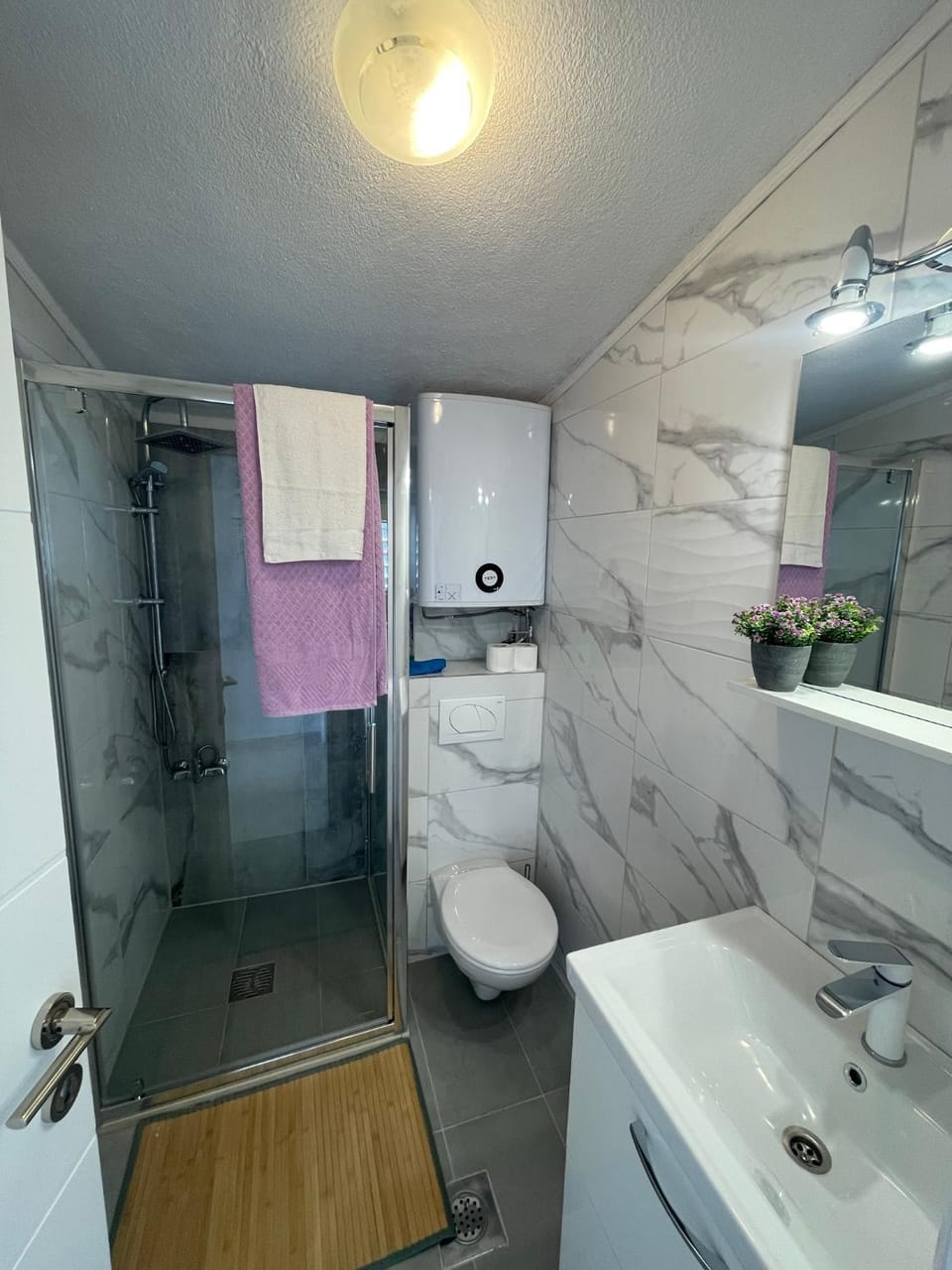 Shower, Toilet, Bathroom, Bath, towels