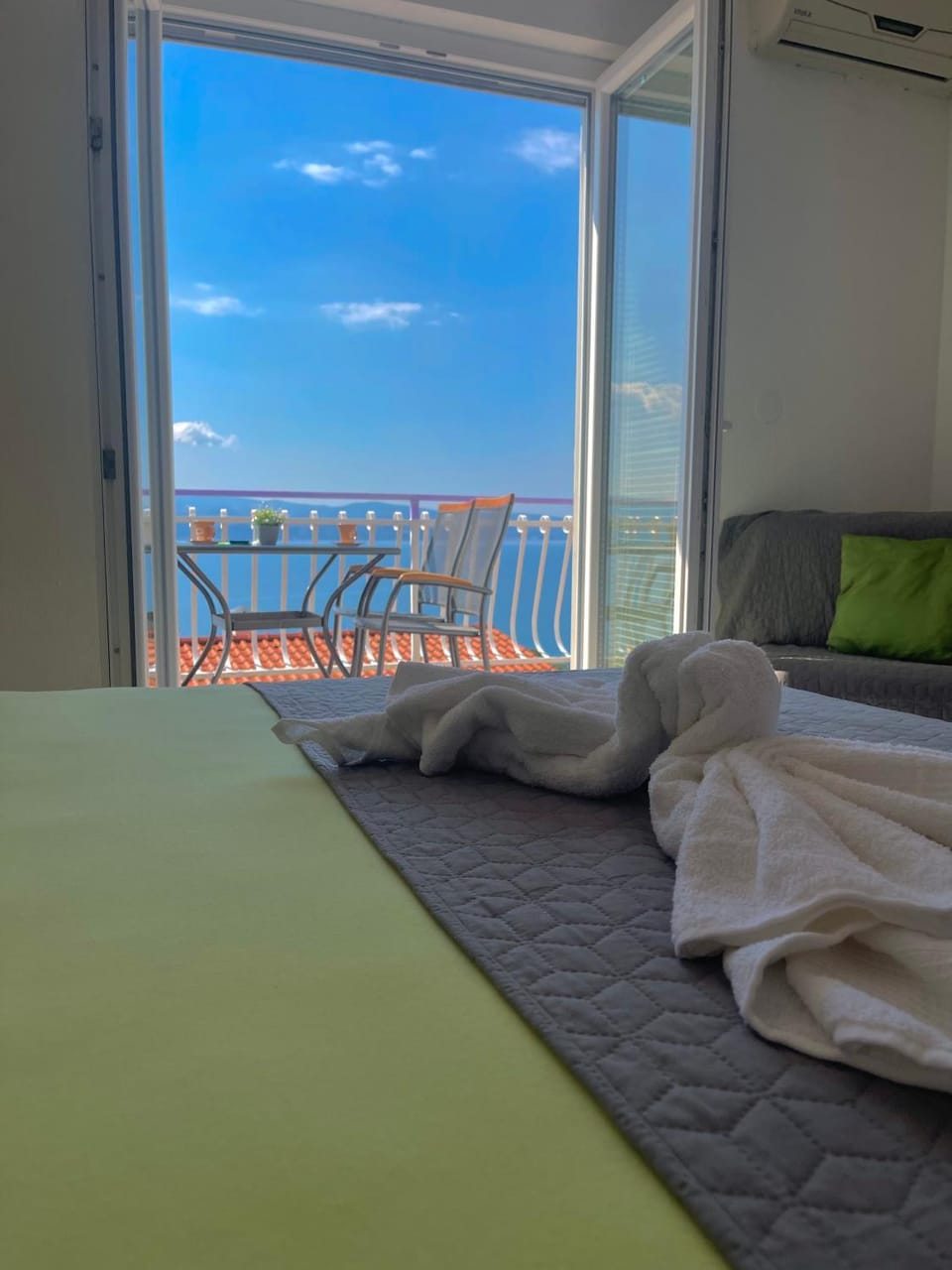 Bed, View (from property/room), Photo of the whole room, Bedroom, towels