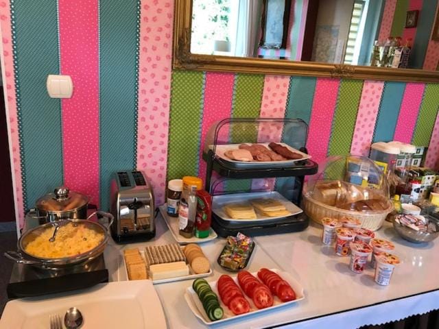 Breakfast, Buffet breakfast