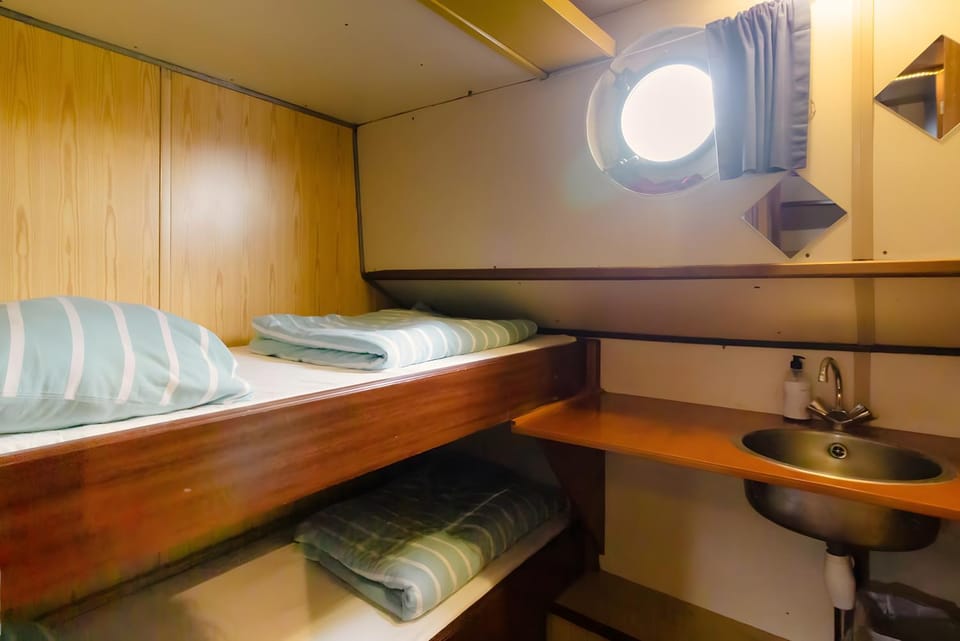 Bedroom, bunk bed