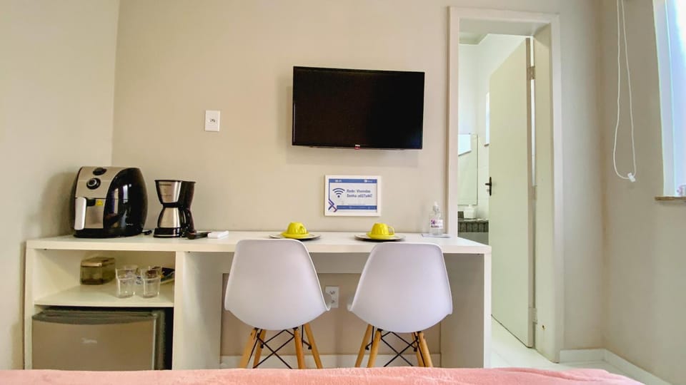 Communal lounge/ TV room, Bed, TV and multimedia, Coffee/tea facilities, Photo of the whole room, Bedroom, hair dresser