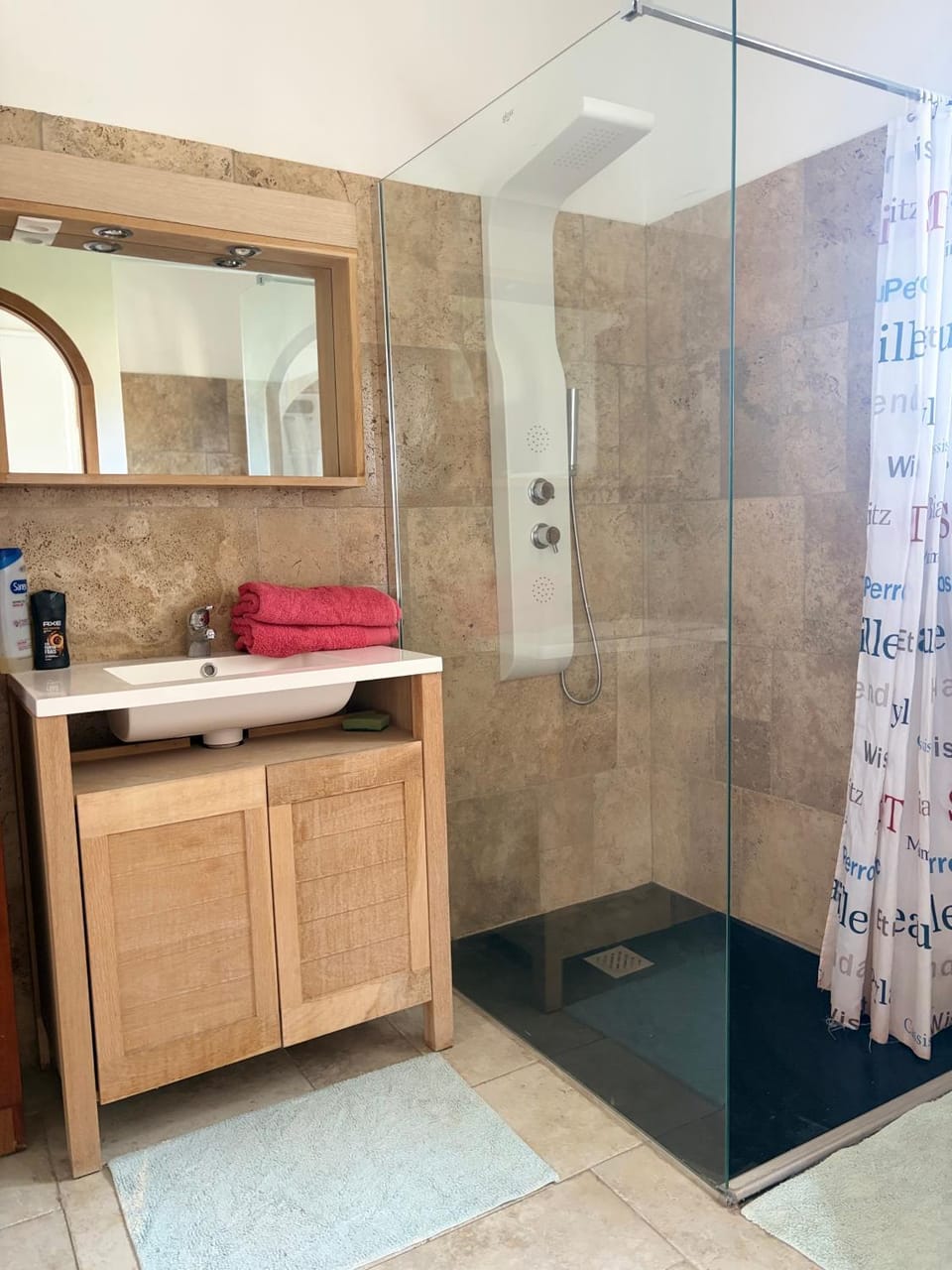 Grand Appt 6P climatisé dans villa avec piscine - 8 kms de Cannes Apartment in Antibes