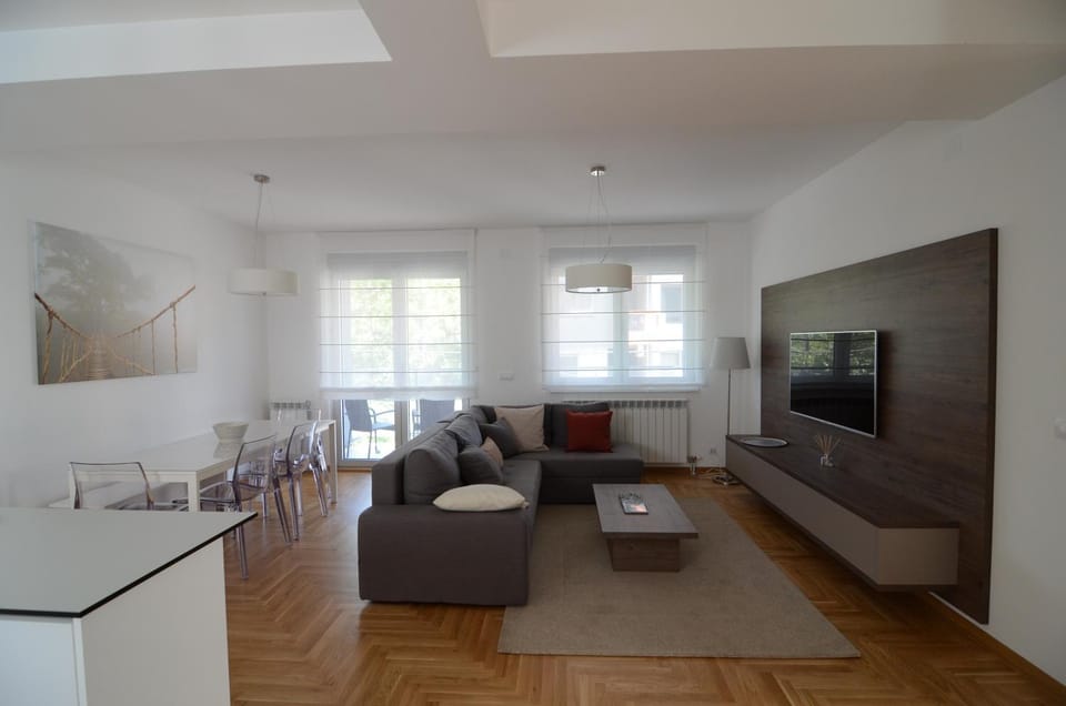 TV and multimedia, Living room, Seating area