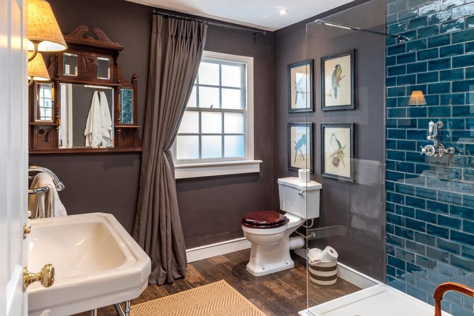 Stylish & Spacious City Center Georgian Townhouse Apartment in Bath