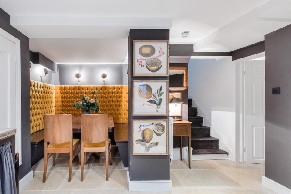 Stylish & Spacious City Center Georgian Townhouse House in Bath