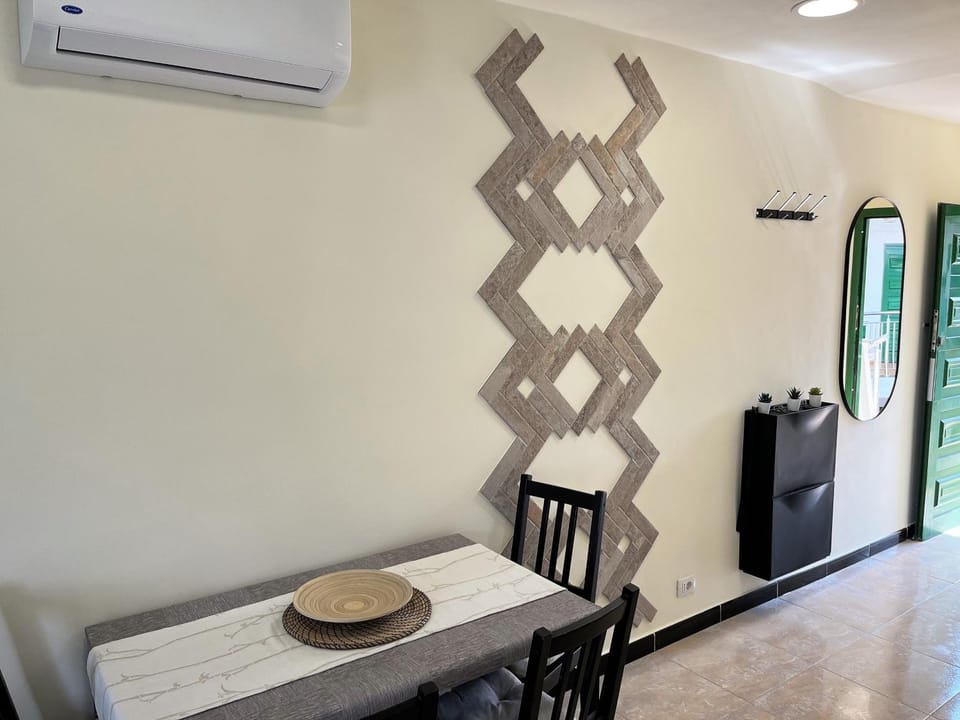 Living room, Seating area, Dining area, air conditioner