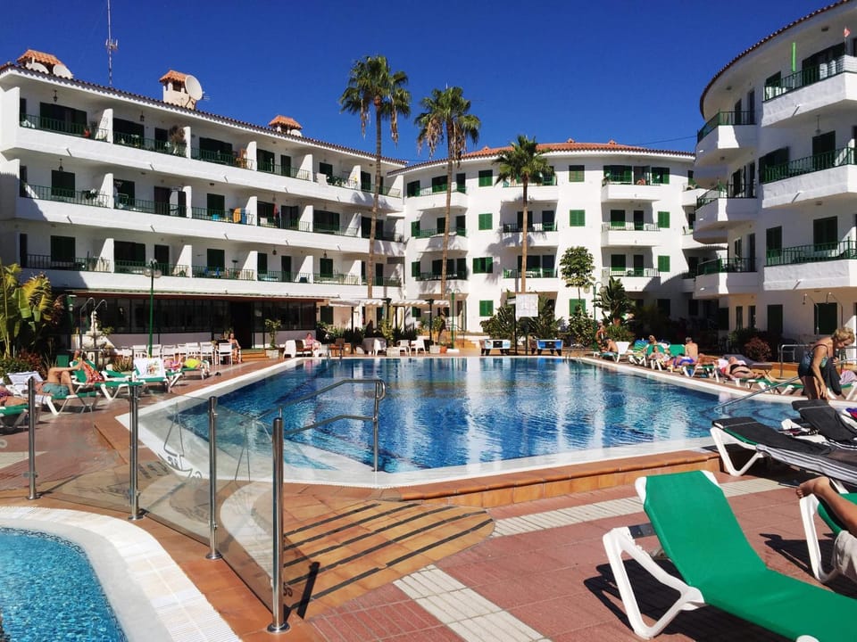 Property building, Day, Pool view, Swimming pool, sunbed