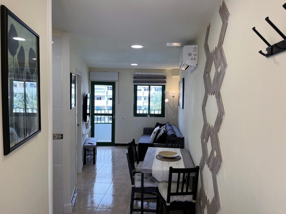 Communal lounge/ TV room, TV and multimedia, Living room, Seating area, Dining area, kitchen, air conditioner
