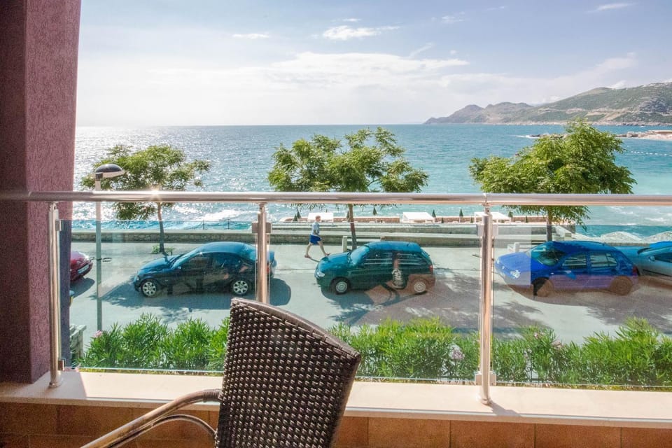 Day, Natural landscape, View (from property/room), Balcony/Terrace, Seating area, Mountain view, Sea view, Street view