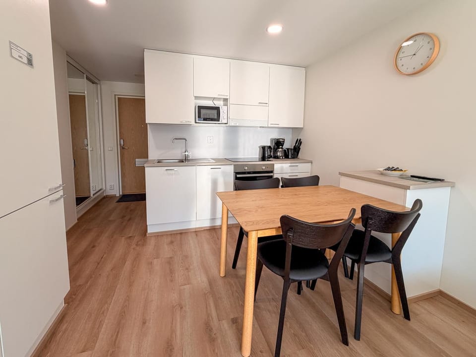 Kitchen or kitchenette, Dining area, dishwasher, oven, pet friendly, stove, toaster