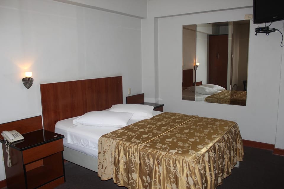 Hostal Bond Hotel in San Isidro