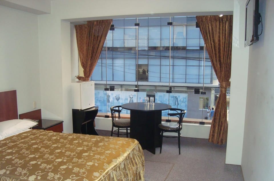 Hostal Bond Hotel in San Isidro
