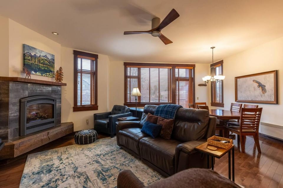 Luxurious 901 Condos by Fernie Central Reservations Apartment in Fernie