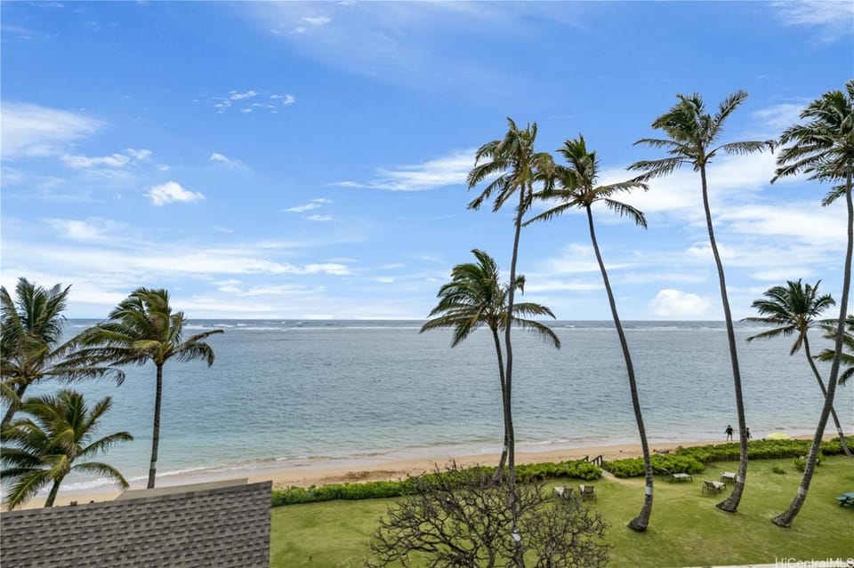 Stunning Ocean Views Condos in Oahu at Punaluu Apartment hotel in Punaluu