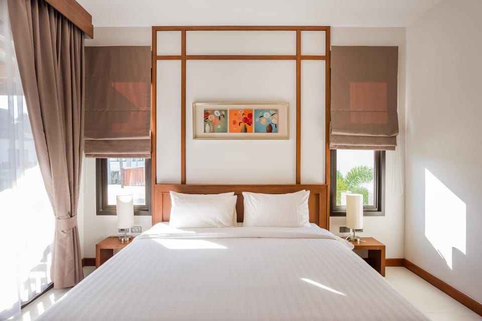 Shower, Toilet, Bathroom, Balcony/Terrace, Bedroom, Garden view, Pool view