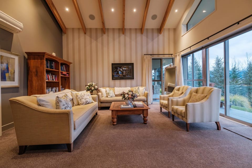 Library, TV and multimedia, Living room, Seating area