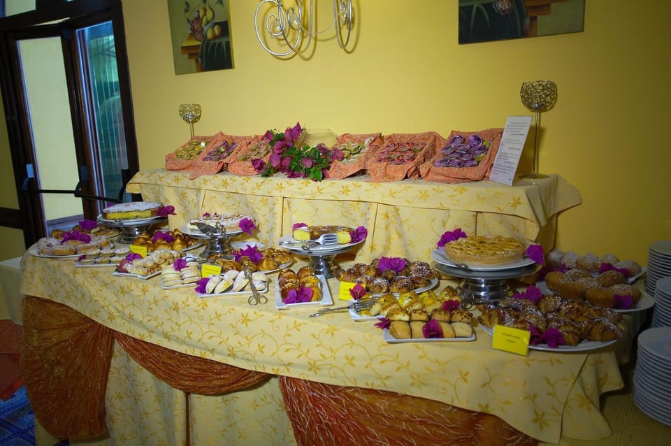 Restaurant/places to eat, Other, Food, Buffet breakfast