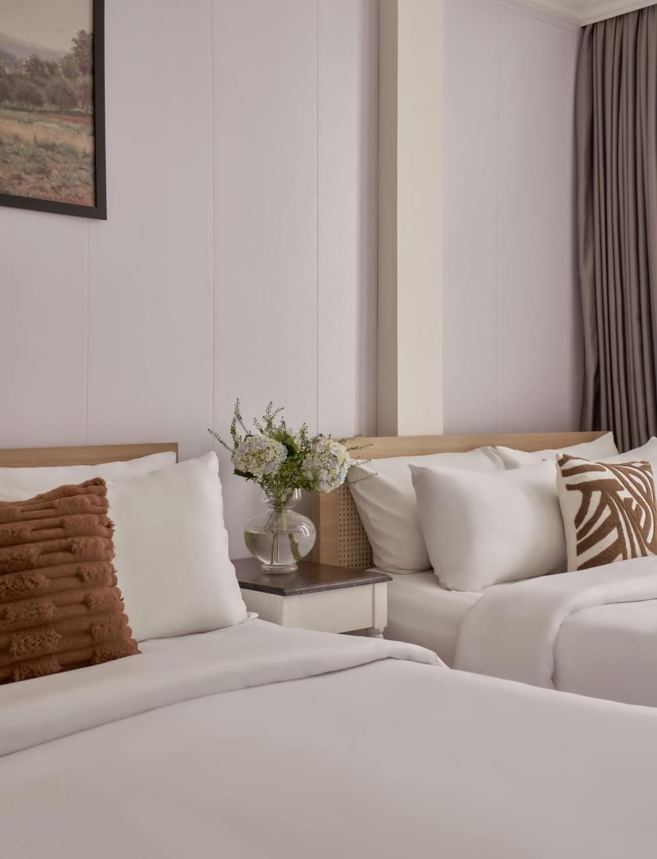 Bed, Seating area