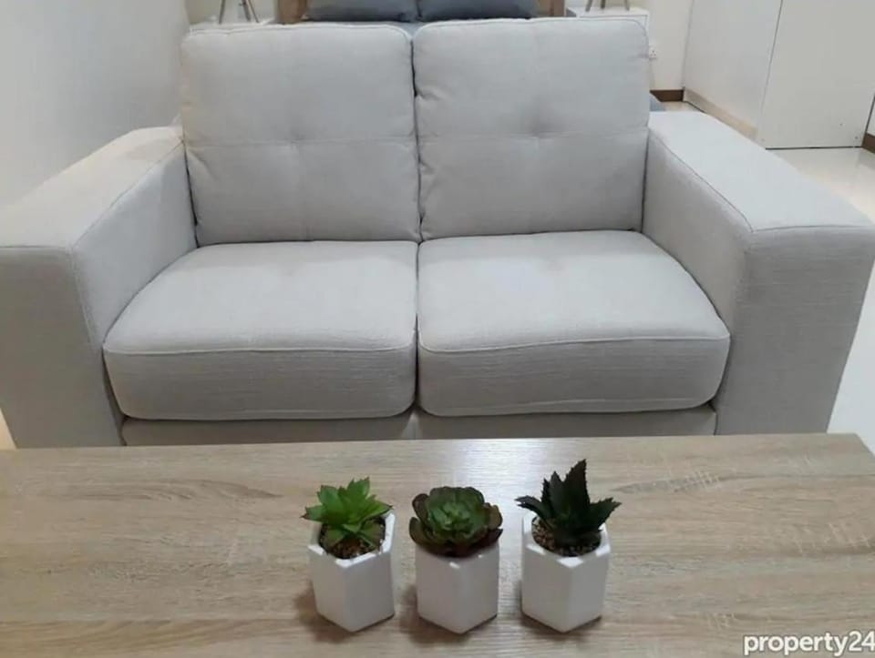 Stunning new condo in exclusive La Grande resort Apartment in Angeles