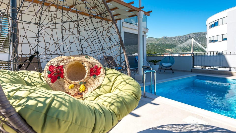Patio, Swimming pool, Swimming pool