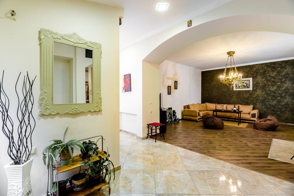 Living room, Area and facilities