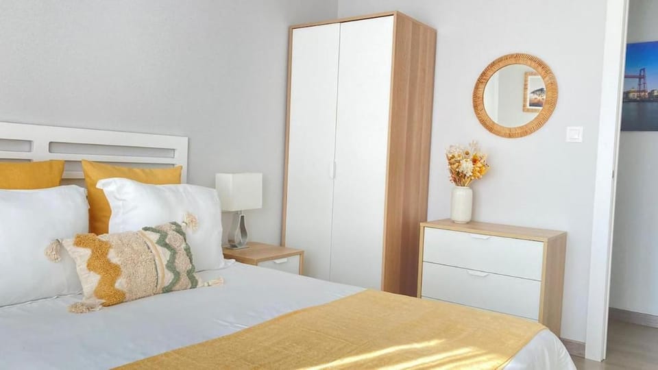 Bed, Photo of the whole room, Bedroom, wardrobe