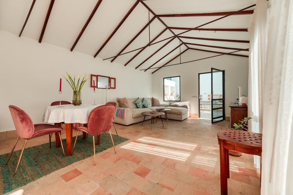 Living room, Photo of the whole room