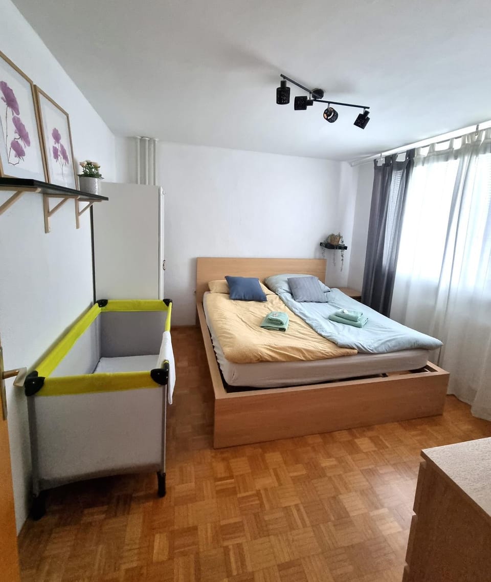 Bed, Photo of the whole room, Bedroom, cot, towels