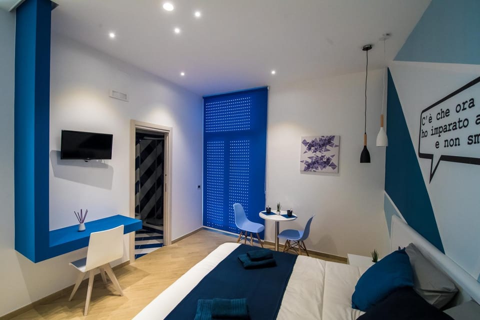 Photo of the whole room, Seating area, Bedroom