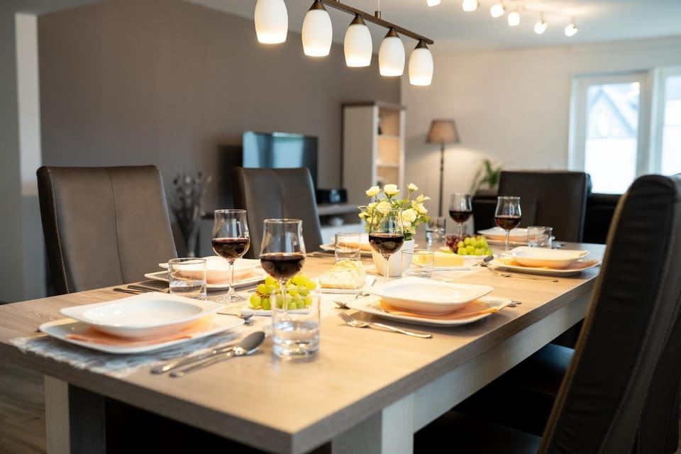 Seating area, Dining area, Food