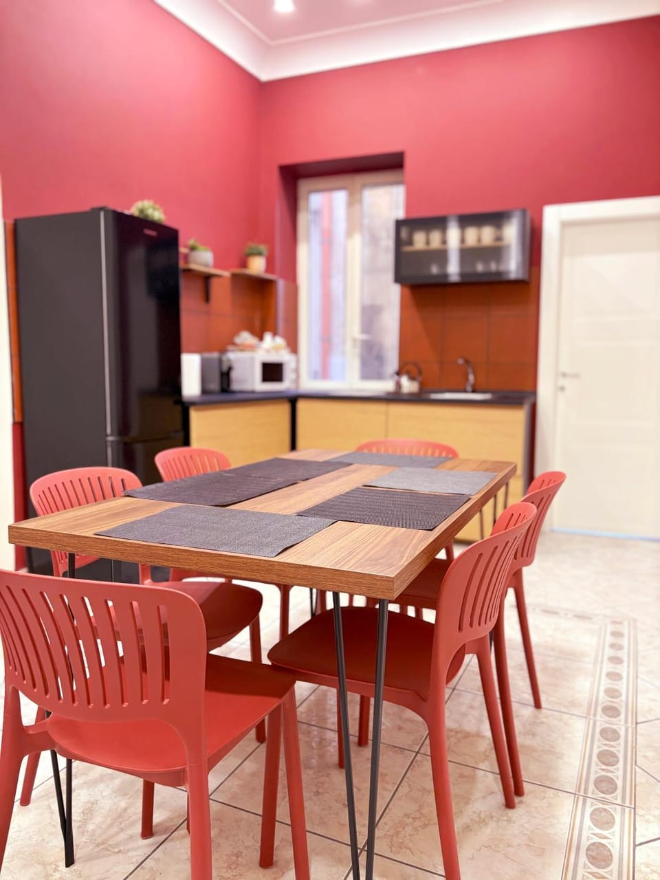 Kitchen or kitchenette, Dining area