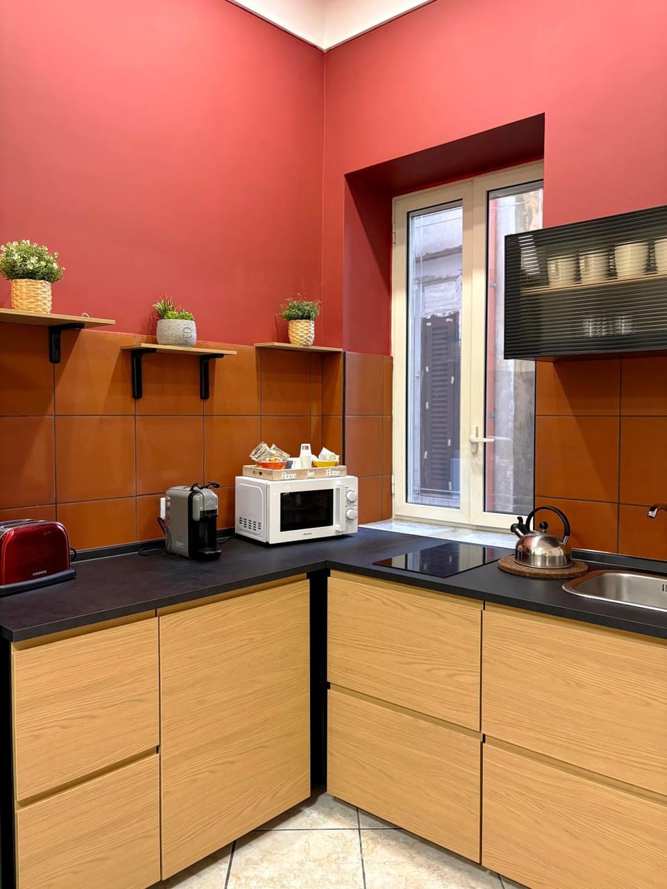 Coffee/tea facilities, Kitchen or kitchenette, stove, toaster