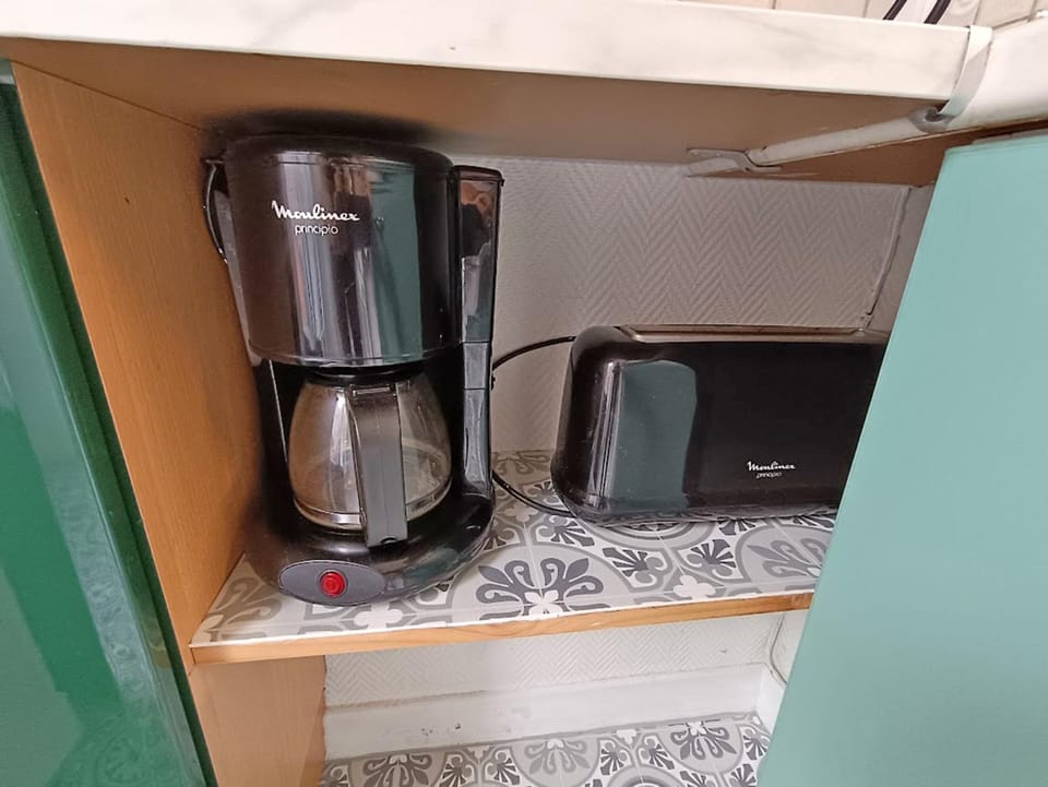 Coffee/tea facilities, toaster