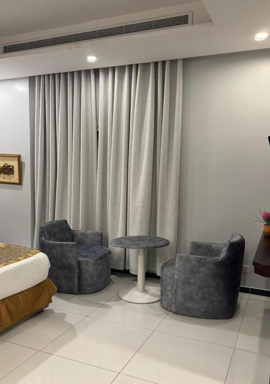 Bed, Living room, Photo of the whole room, Seating area, Bedroom