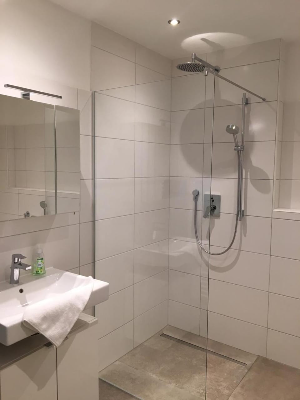 Shower, Decorative detail