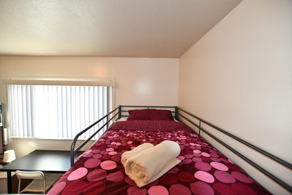 Hostel Style Shared Room Hostel in Daly City