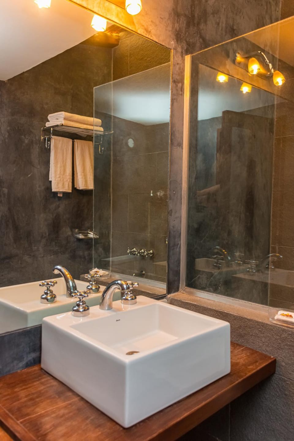 Bathroom, towels