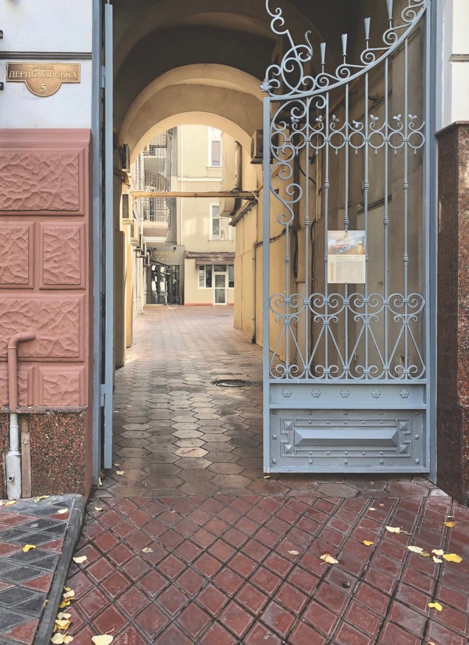 Facade/entrance