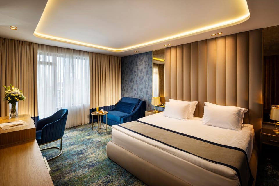 Photo of the whole room, Bedroom