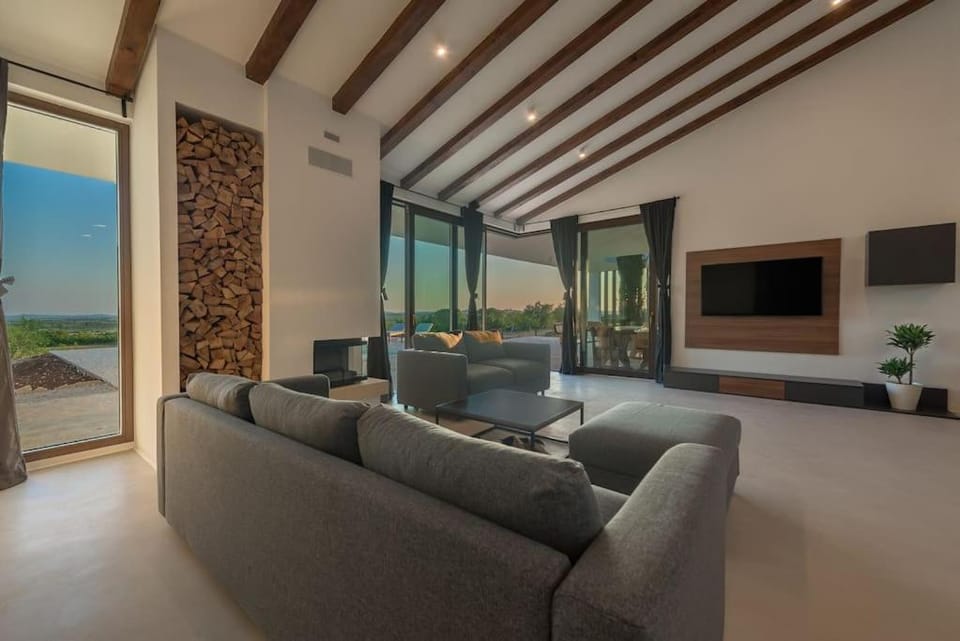 TV and multimedia, Living room, Seating area