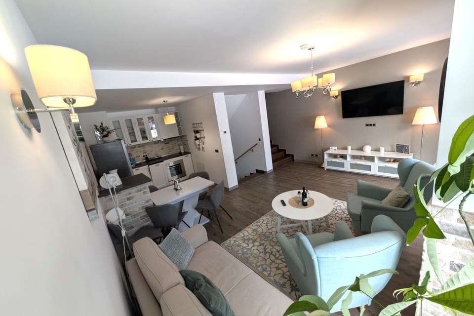 TV and multimedia, Kitchen or kitchenette, Living room, Dining area