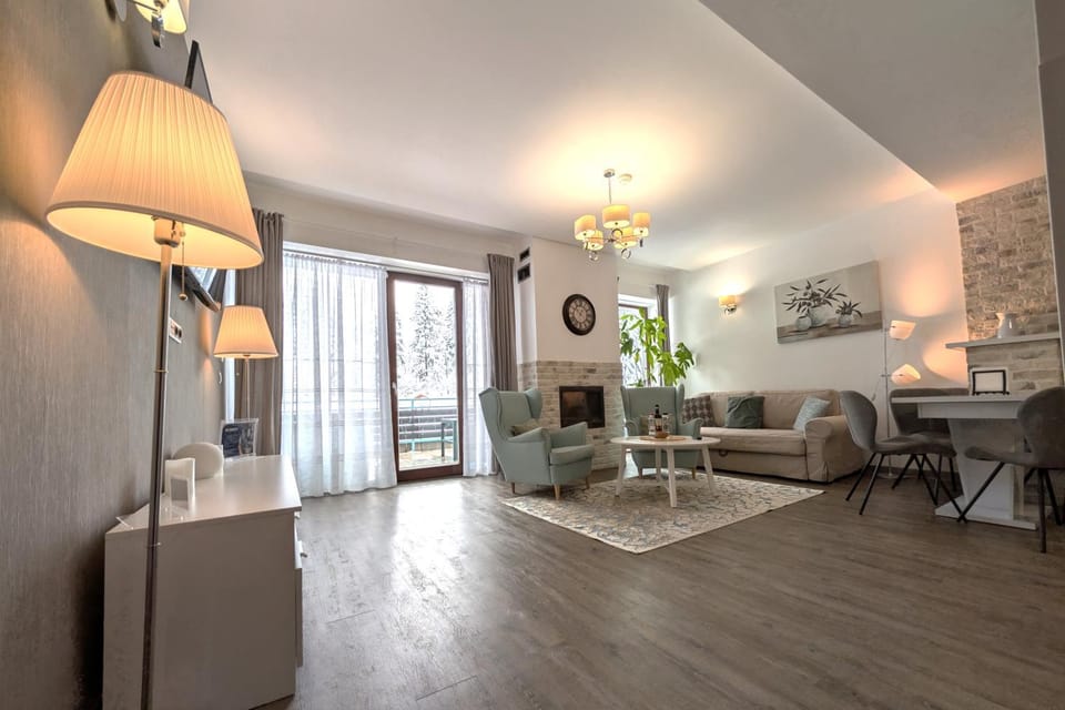 Balcony/Terrace, Living room, Dining area, fireplace