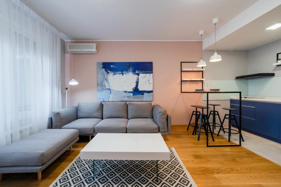 Bed, Living room, Photo of the whole room, Seating area, Dining area, air conditioner