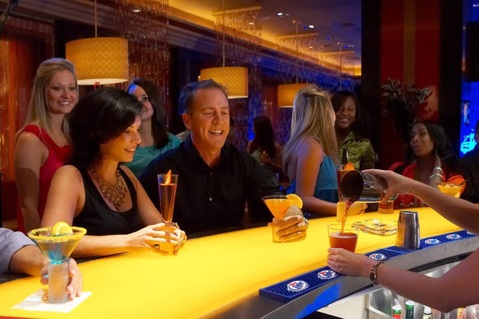 Nightclub / DJ, Lounge or bar, On site, Alcoholic drinks, Non alcoholic drinks