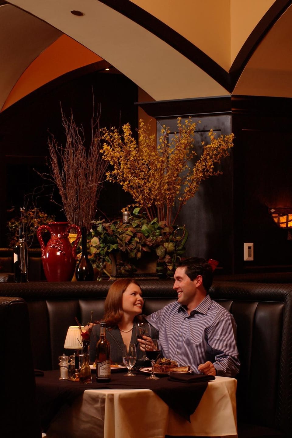 Restaurant/places to eat, People, group of guests