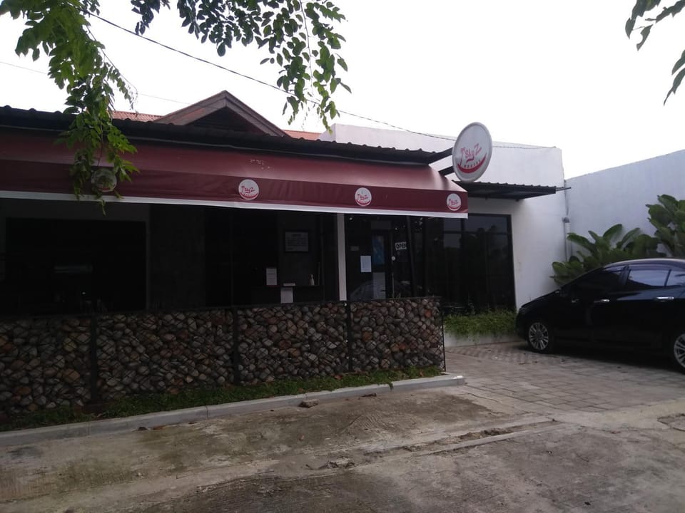 skyz hostel Bed and Breakfast in Padang