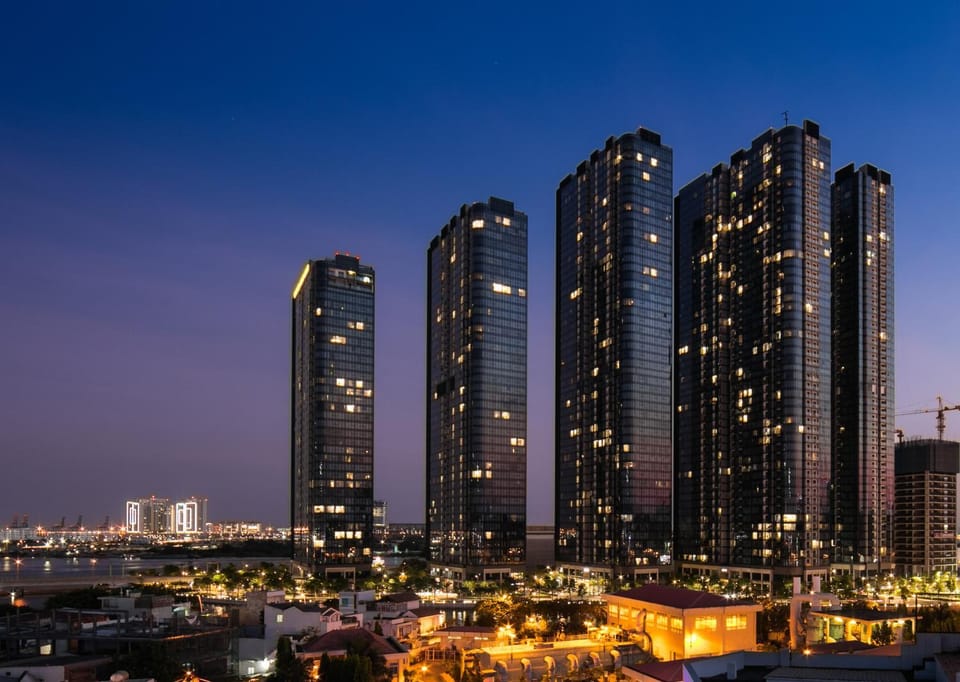 Nearby landmark, Night, Neighbourhood, Other, City view